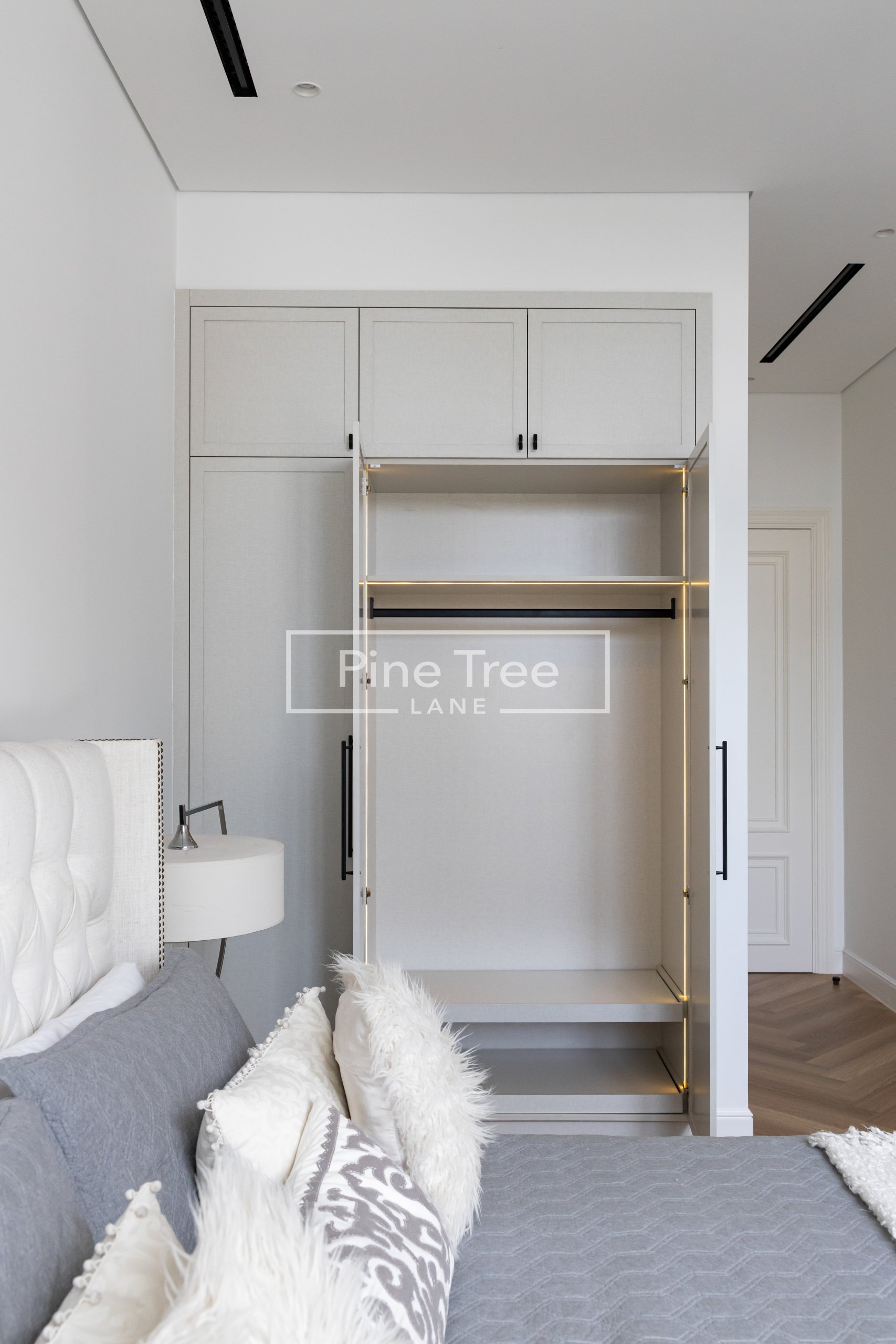 Space-efficient modular wardrobe design