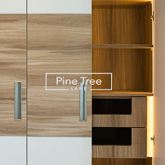 Sliding wardrobe doors with space-optimizing design