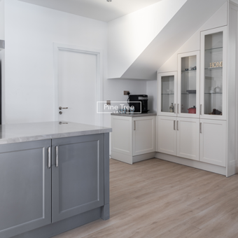 Large kitchen cabinet design